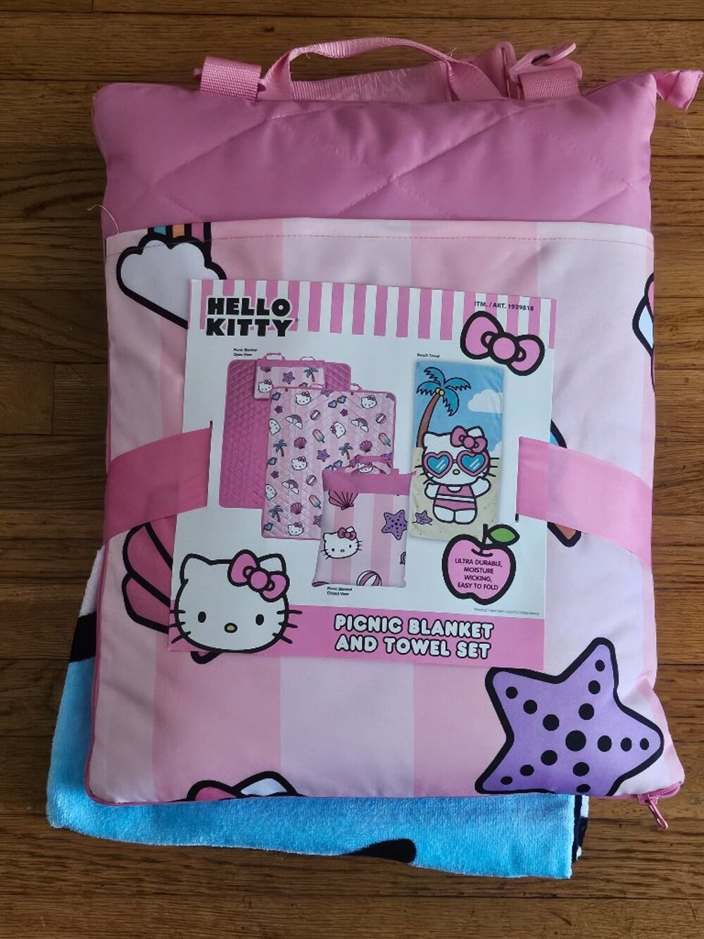 HELLO KITTY 2-Piece Picnic Blanket & Towel Set - NWT